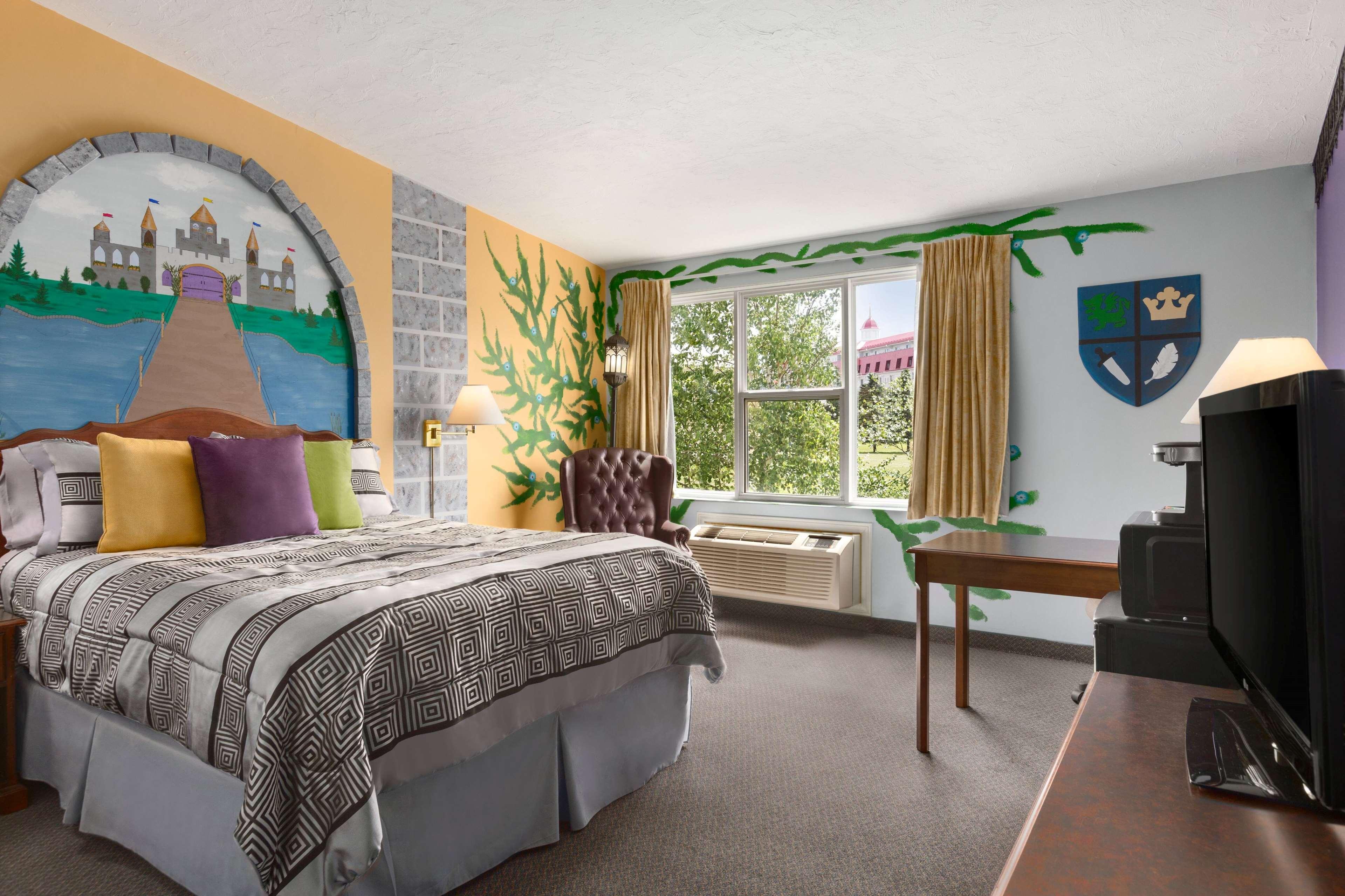 Days Inn & Suites By Wyndham Moncton Exterior photo